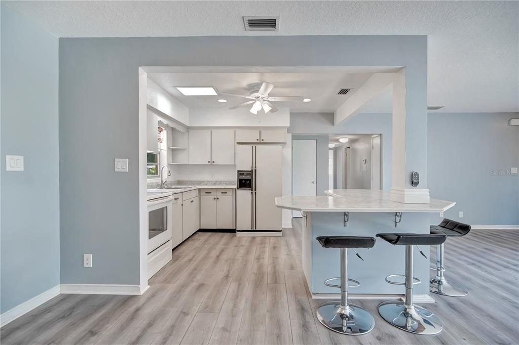 En Venta: $381,000 (4 camas, 2 baños, 1524 Pies cuadrados)