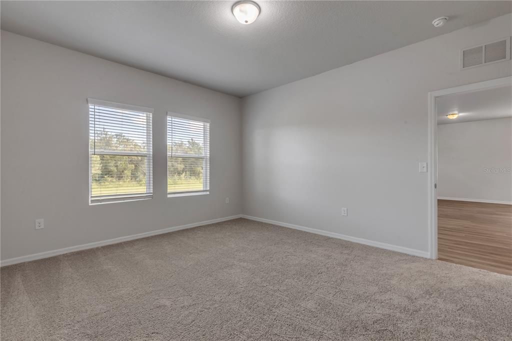 For Sale: $349,900 (4 beds, 2 baths, 1889 Square Feet)