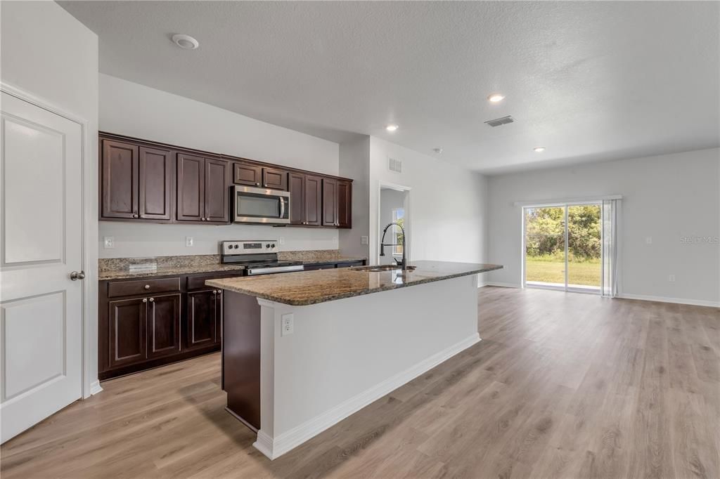 For Sale: $349,900 (4 beds, 2 baths, 1889 Square Feet)