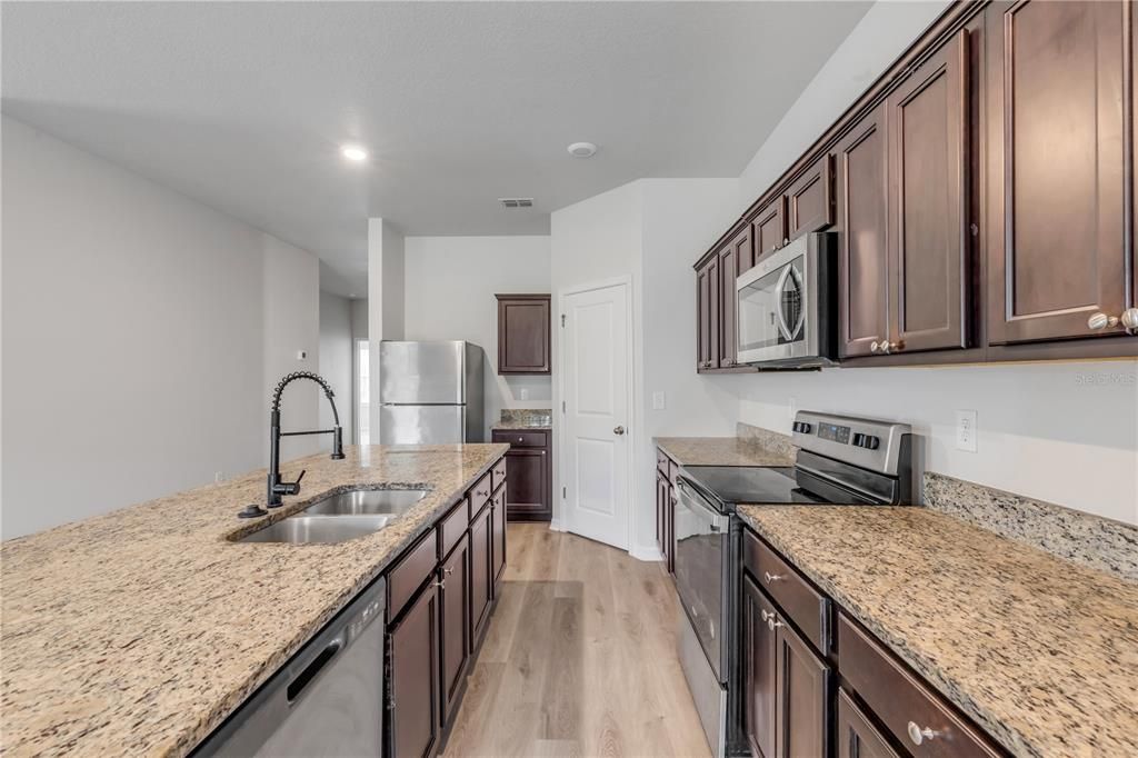For Sale: $349,900 (4 beds, 2 baths, 1889 Square Feet)