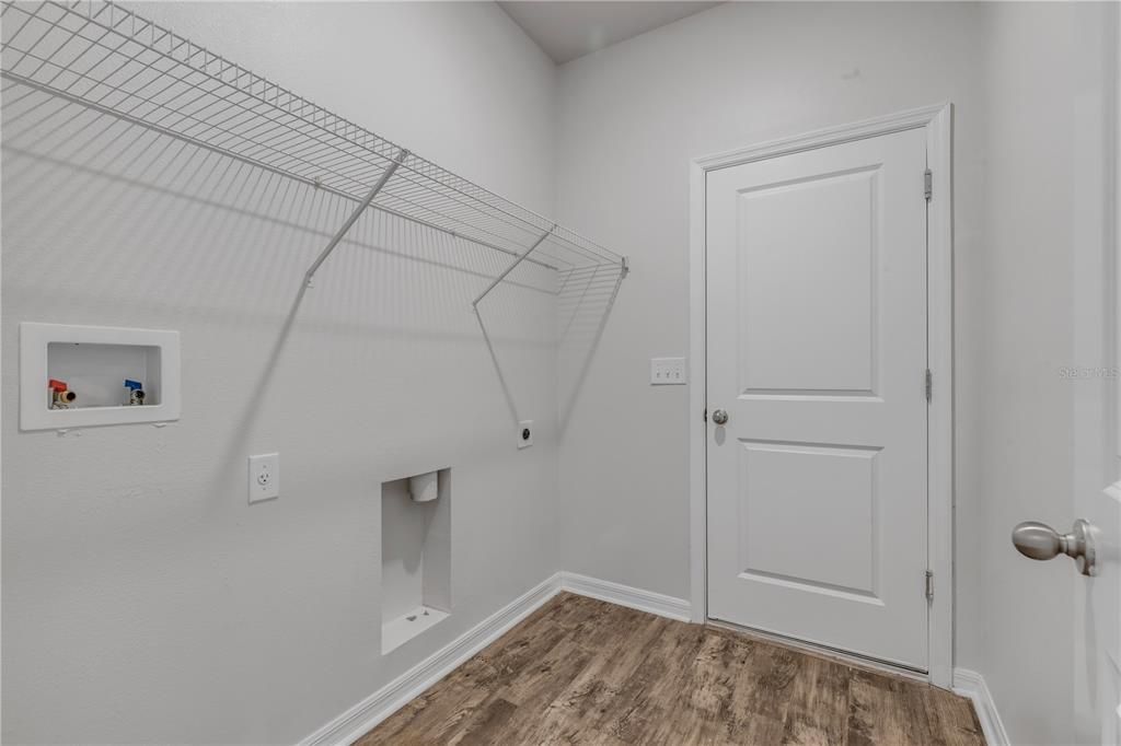 For Sale: $349,900 (4 beds, 2 baths, 1889 Square Feet)