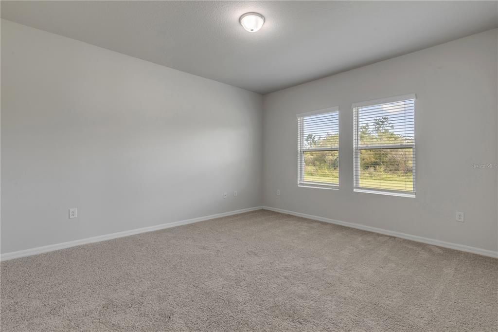 For Sale: $349,900 (4 beds, 2 baths, 1889 Square Feet)
