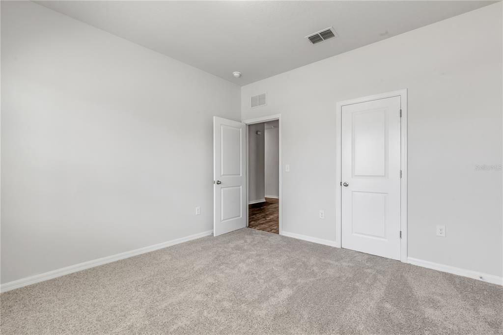 For Sale: $349,900 (4 beds, 2 baths, 1889 Square Feet)