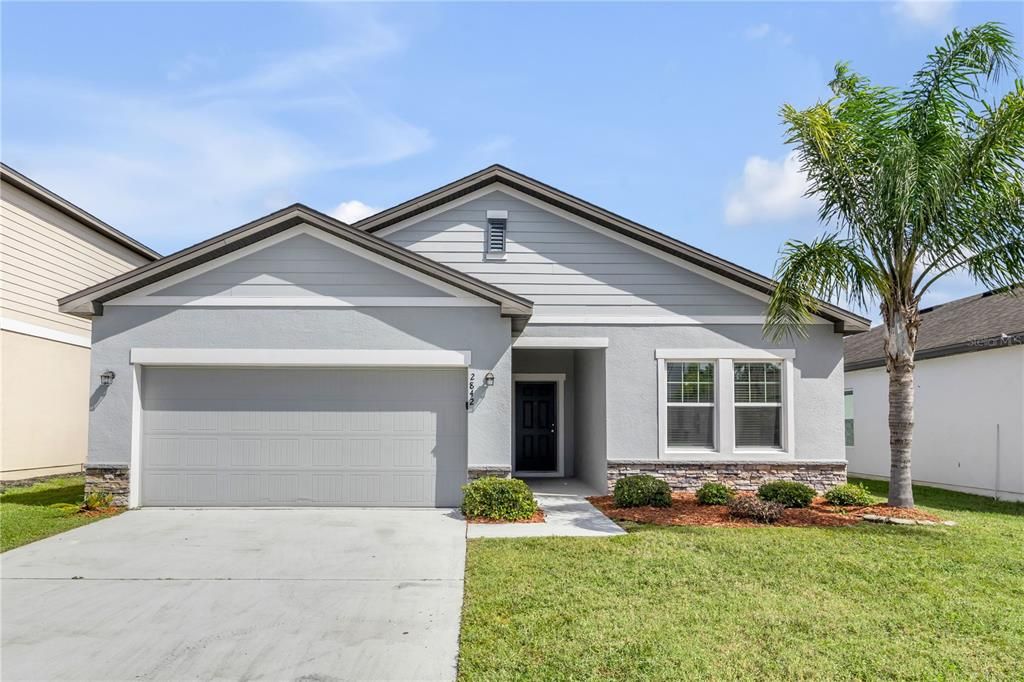 For Sale: $349,900 (4 beds, 2 baths, 1889 Square Feet)