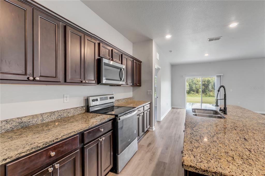 For Sale: $349,900 (4 beds, 2 baths, 1889 Square Feet)