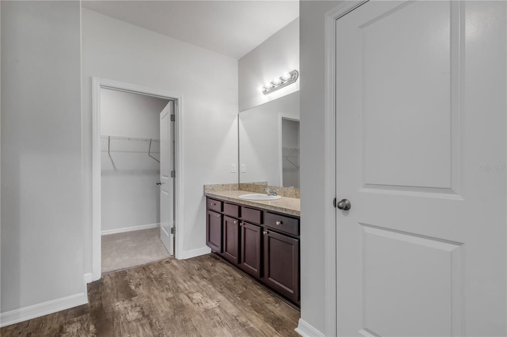 For Sale: $349,900 (4 beds, 2 baths, 1889 Square Feet)