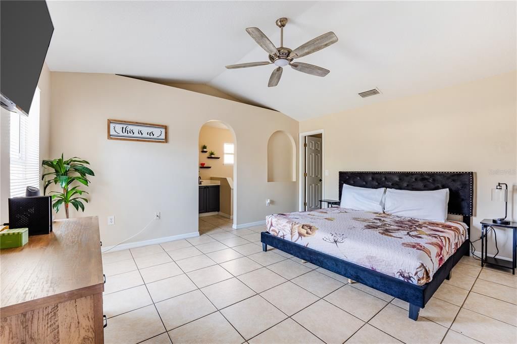 For Sale: $319,999 (3 beds, 2 baths, 1602 Square Feet)