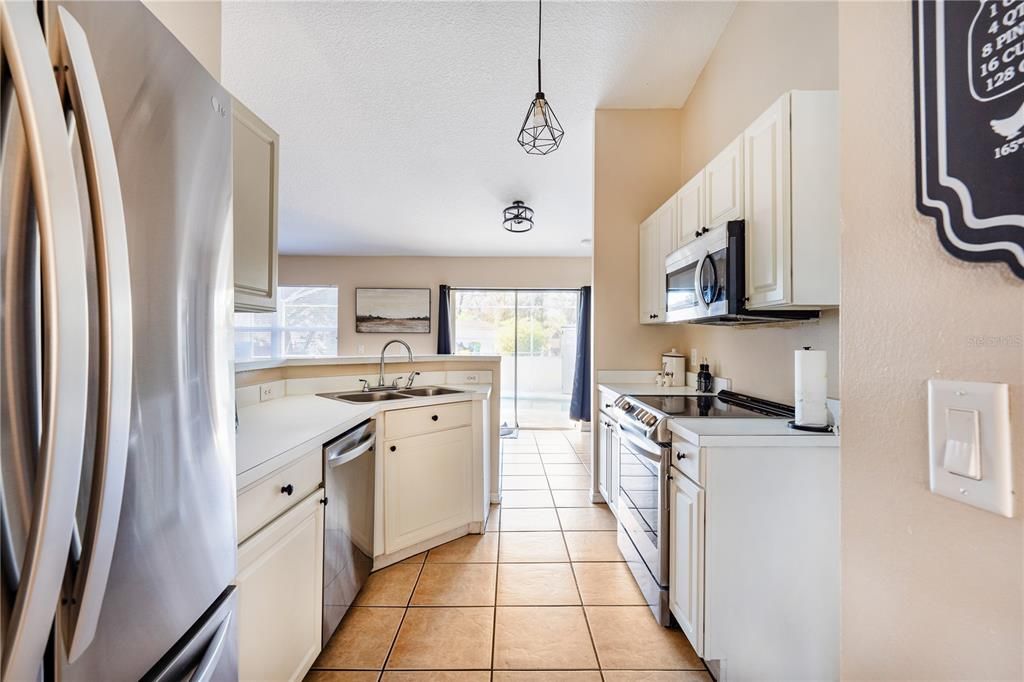 For Sale: $319,999 (3 beds, 2 baths, 1602 Square Feet)