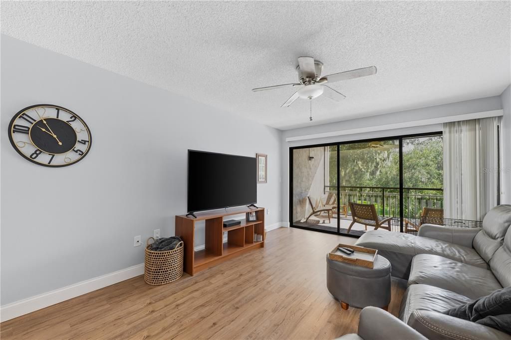 En Venta: $221,500 (3 camas, 2 baños, 1443 Pies cuadrados)