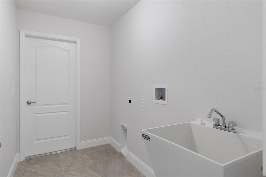 En Venta: $384,900 (3 camas, 2 baños, 1965 Pies cuadrados)
