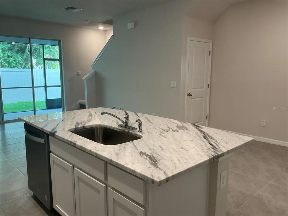 For Rent: $2,750 (3 beds, 2 baths, 1673 Square Feet)