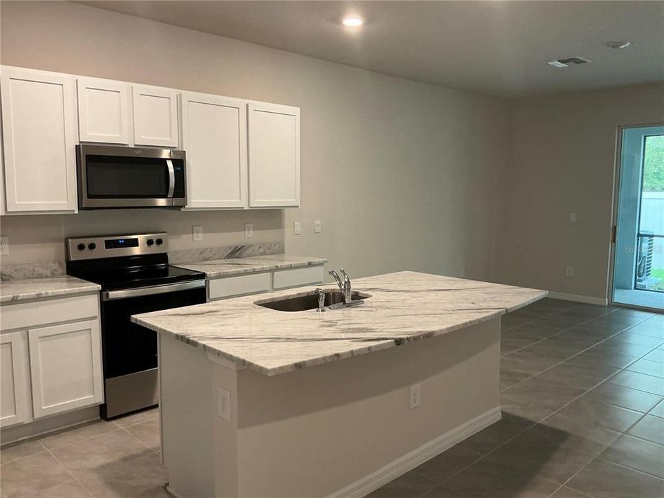 For Rent: $2,750 (3 beds, 2 baths, 1673 Square Feet)