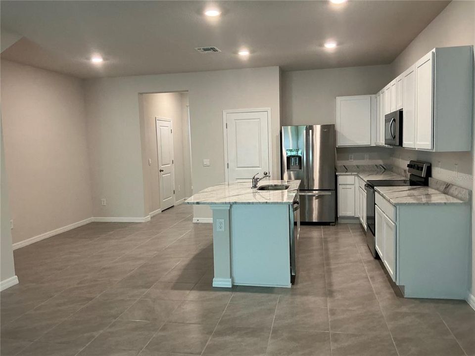 For Rent: $2,750 (3 beds, 2 baths, 1673 Square Feet)