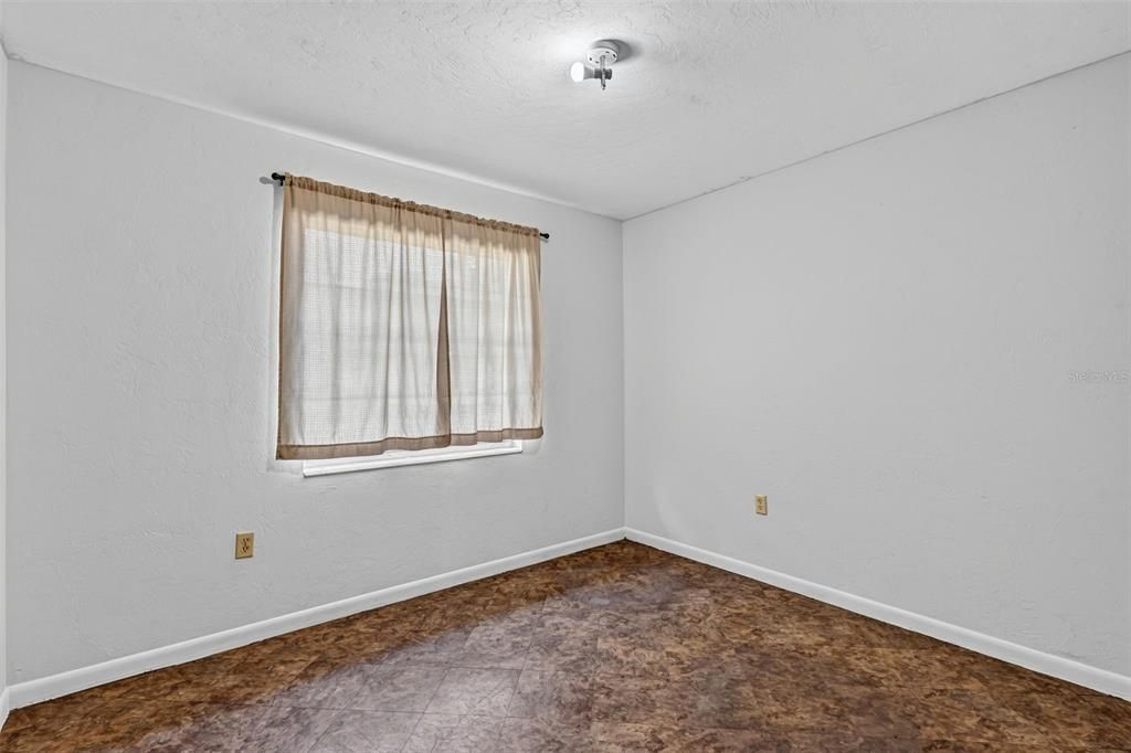 For Sale: $174,900 (3 beds, 1 baths, 1184 Square Feet)