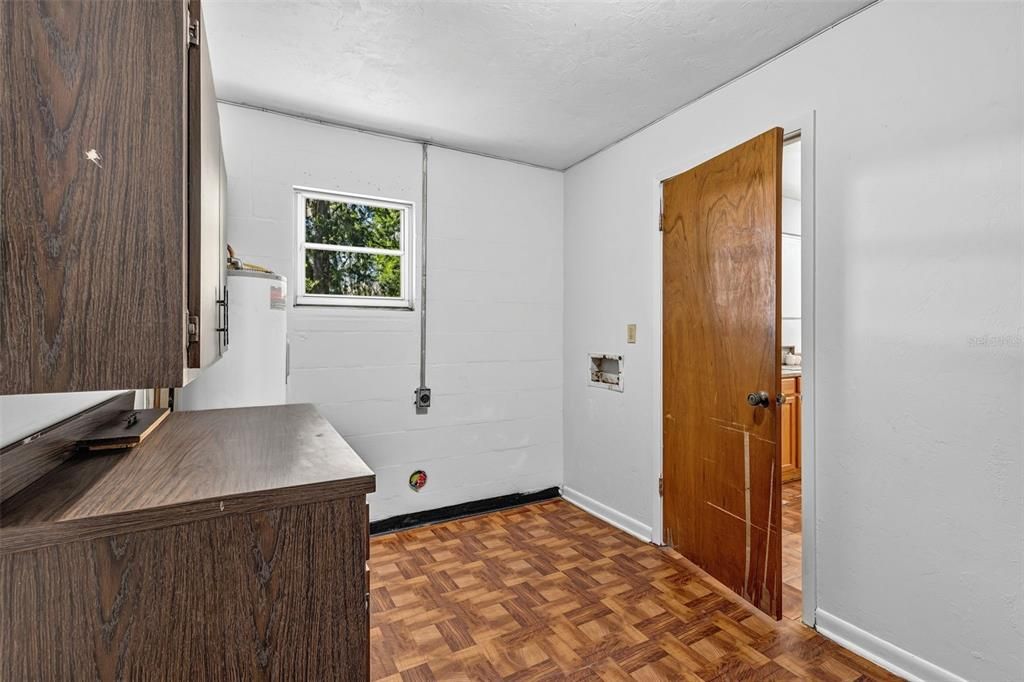 For Sale: $174,900 (3 beds, 1 baths, 1184 Square Feet)