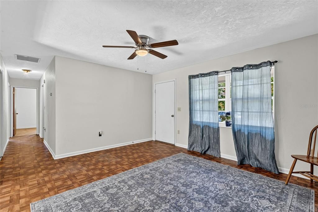 For Sale: $174,900 (3 beds, 1 baths, 1184 Square Feet)