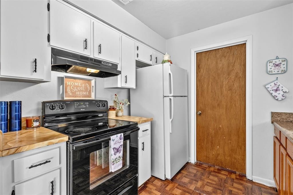 For Sale: $174,900 (3 beds, 1 baths, 1184 Square Feet)