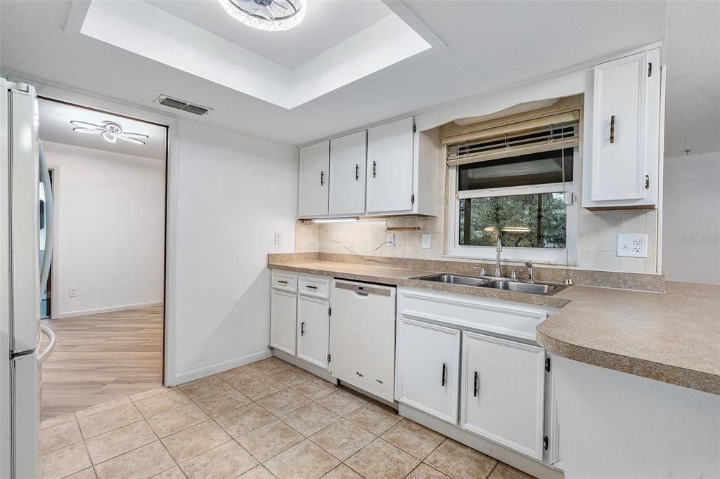 На продажу: $299,000 (3 спален, 2 ванн, 1588 Квадратных фут)
