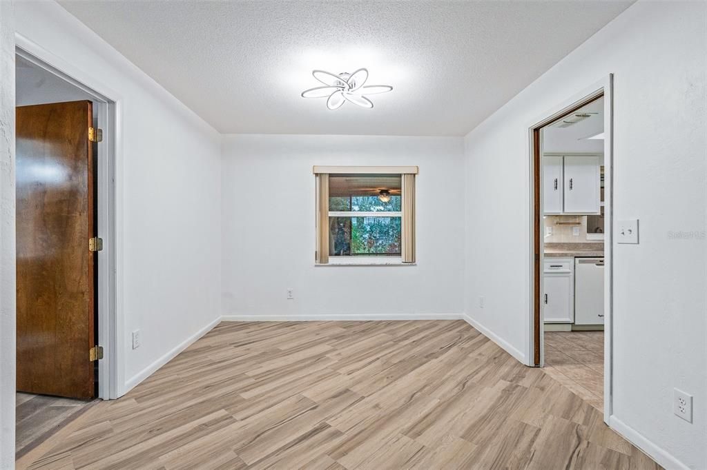 На продажу: $299,000 (3 спален, 2 ванн, 1588 Квадратных фут)