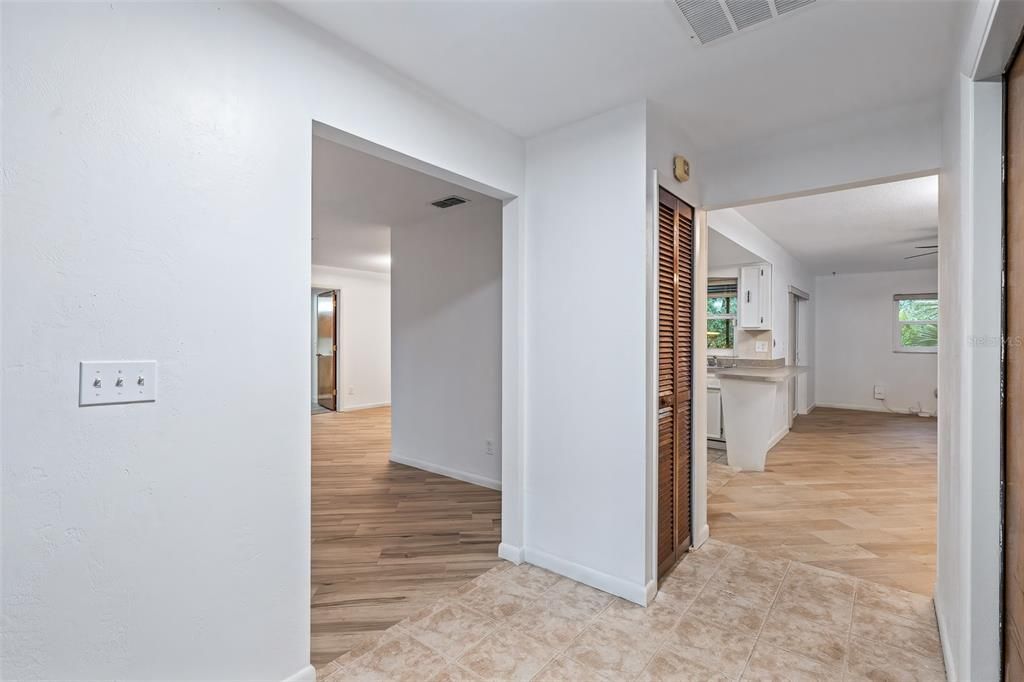 На продажу: $299,000 (3 спален, 2 ванн, 1588 Квадратных фут)