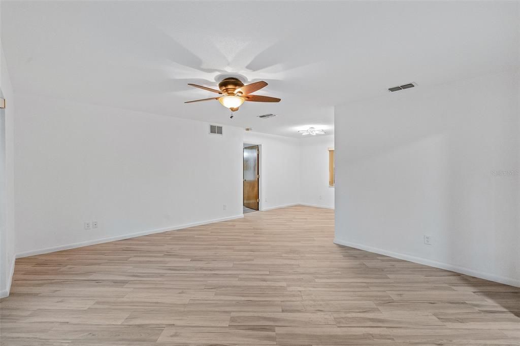 На продажу: $299,000 (3 спален, 2 ванн, 1588 Квадратных фут)