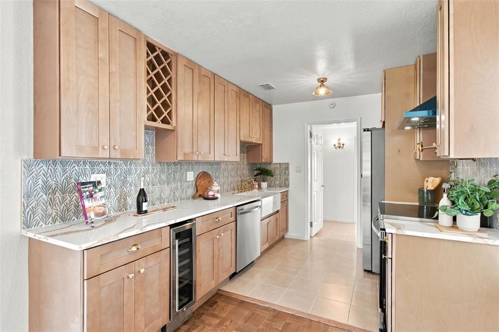 На продажу: $425,000 (4 спален, 3 ванн, 1392 Квадратных фут)