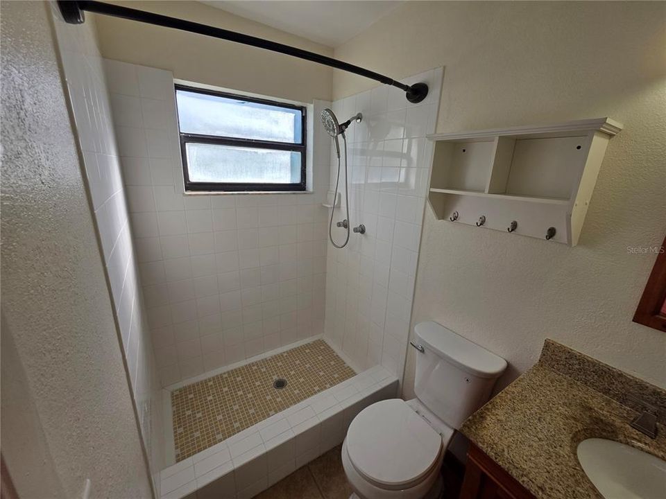 На продажу: $279,900 (3 спален, 2 ванн, 1431 Квадратных фут)
