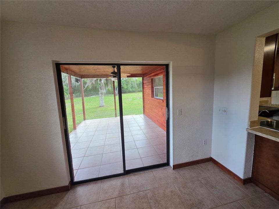 На продажу: $279,900 (3 спален, 2 ванн, 1431 Квадратных фут)