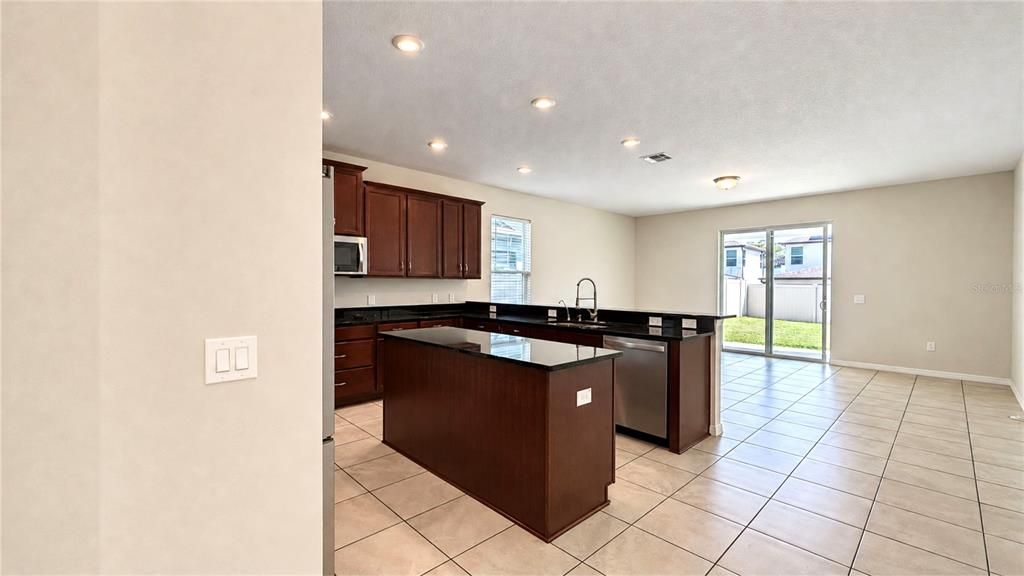 For Rent: $3,250 (6 beds, 4 baths, 3664 Square Feet)