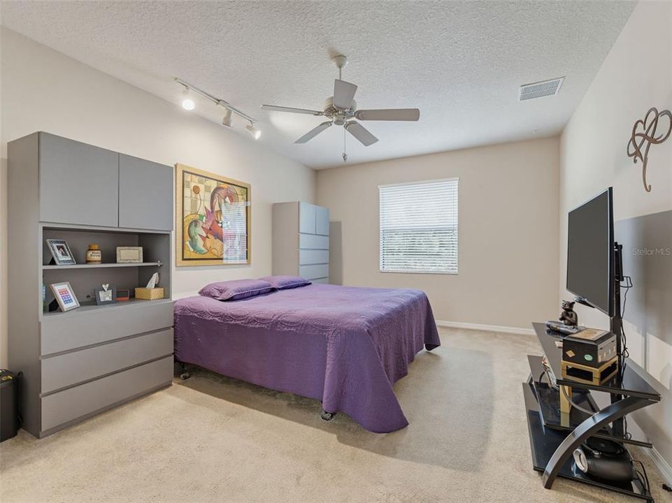 For Sale: $340,000 (3 beds, 2 baths, 1896 Square Feet)