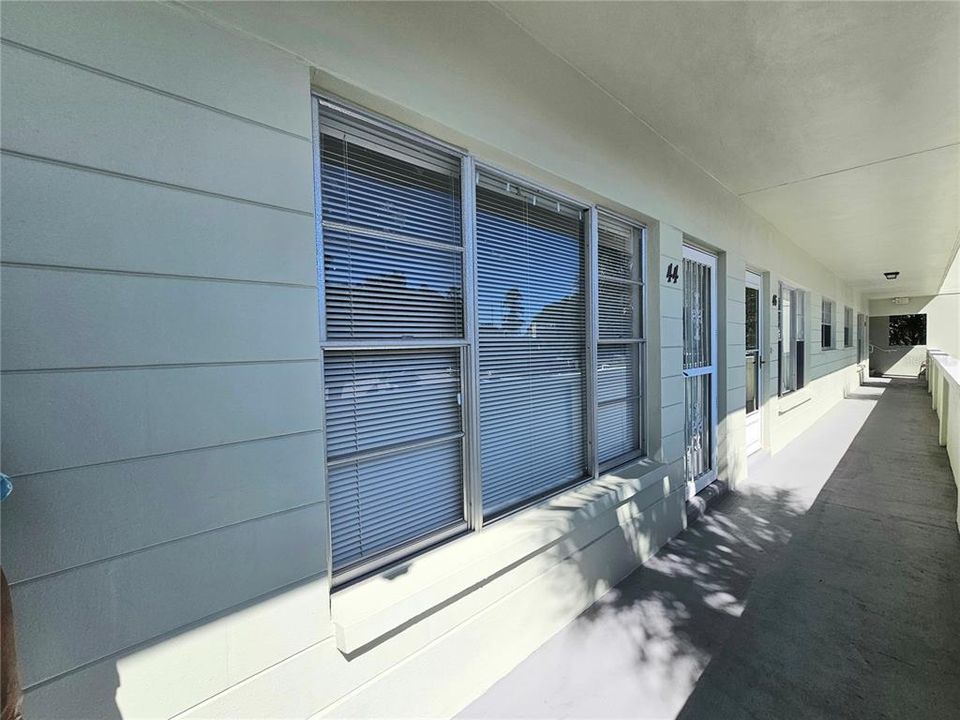For Sale: $125,000 (2 beds, 2 baths, 1100 Square Feet)