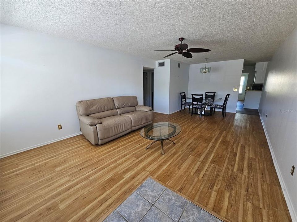 For Sale: $125,000 (2 beds, 2 baths, 1100 Square Feet)