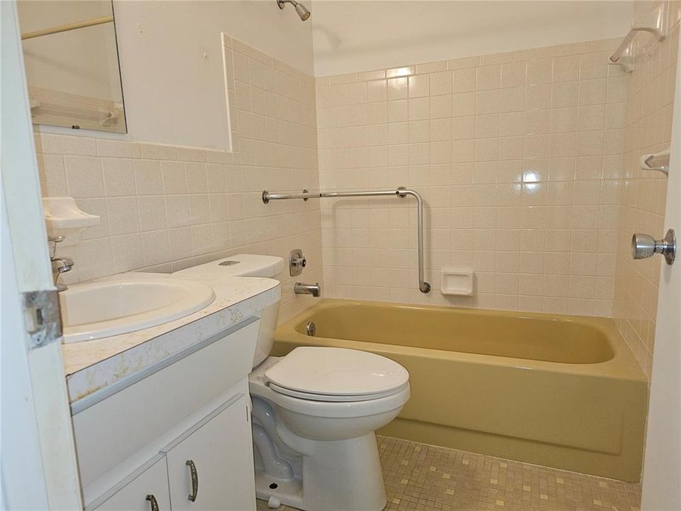 For Sale: $125,000 (2 beds, 2 baths, 1100 Square Feet)