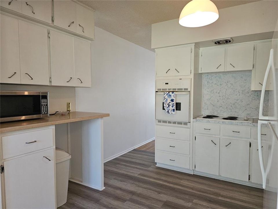 For Sale: $125,000 (2 beds, 2 baths, 1100 Square Feet)