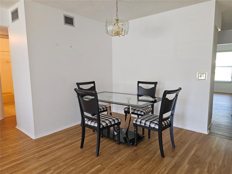 For Sale: $125,000 (2 beds, 2 baths, 1100 Square Feet)