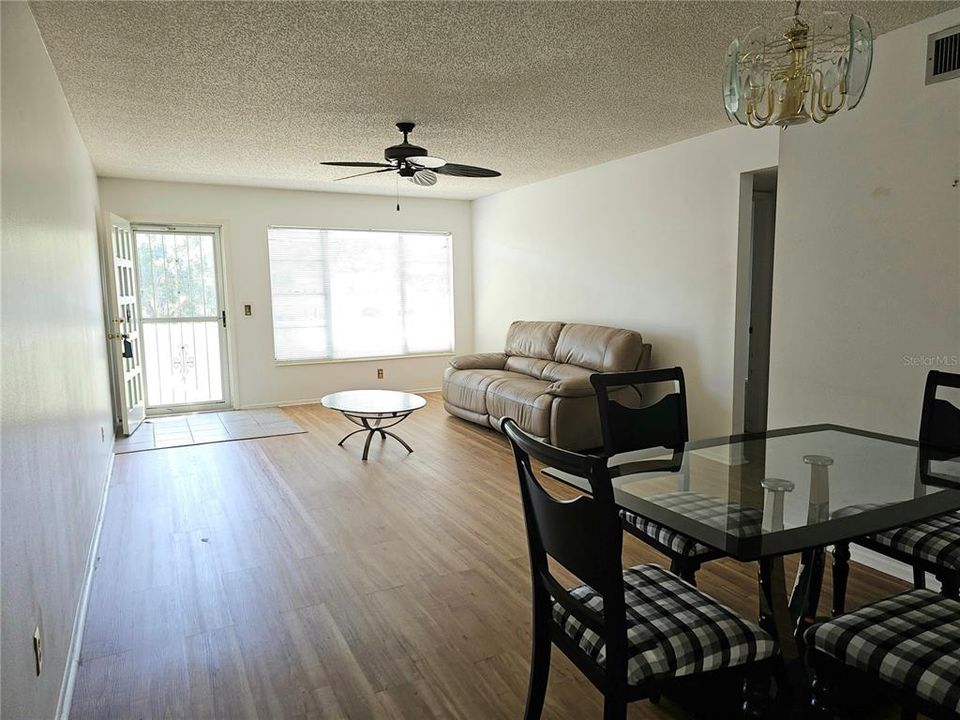 For Sale: $125,000 (2 beds, 2 baths, 1100 Square Feet)