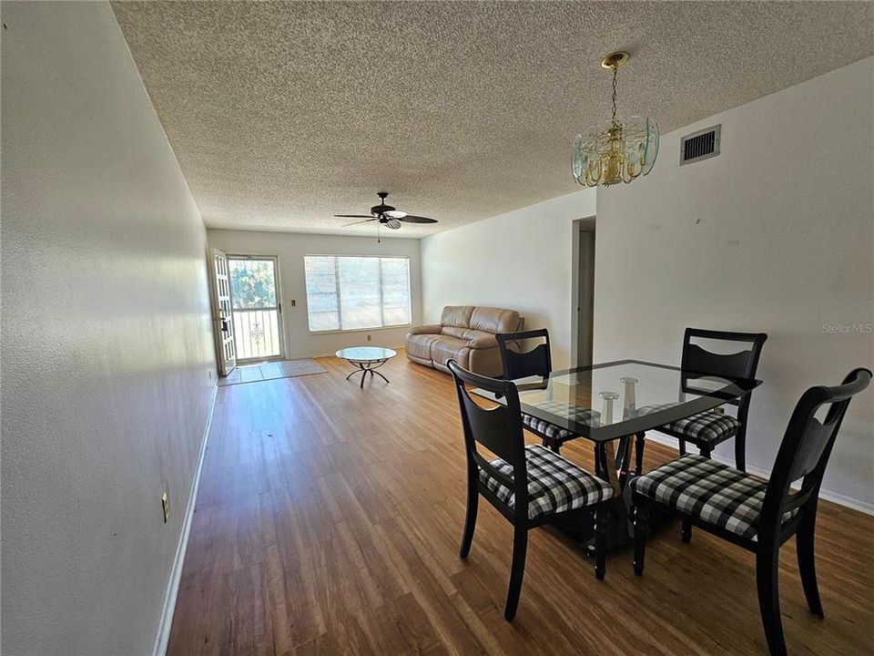 For Sale: $125,000 (2 beds, 2 baths, 1100 Square Feet)