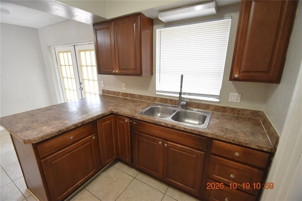 For Rent: $1,895 (3 beds, 2 baths, 1050 Square Feet)