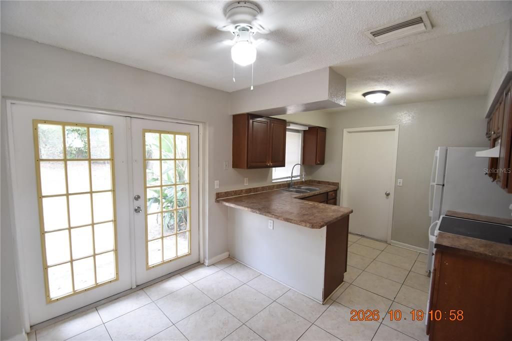 For Rent: $1,895 (3 beds, 2 baths, 1050 Square Feet)