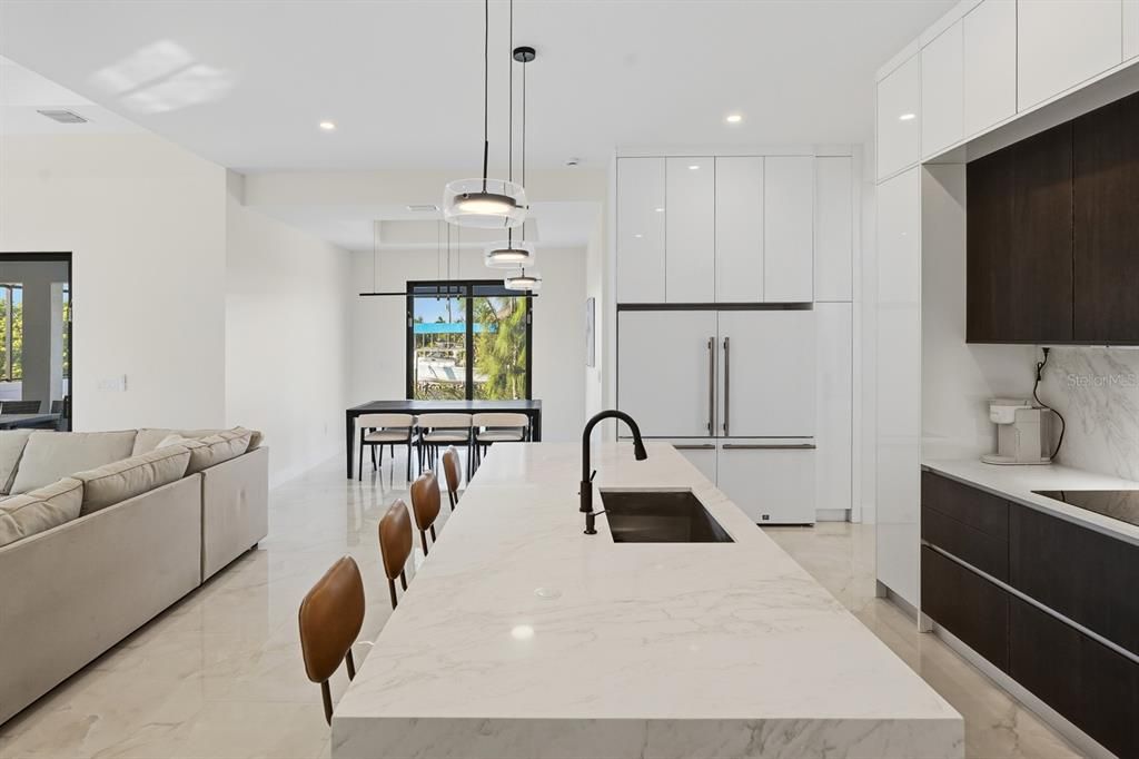 En Venta: $979,000 (3 camas, 3 baños, 2014 Pies cuadrados)