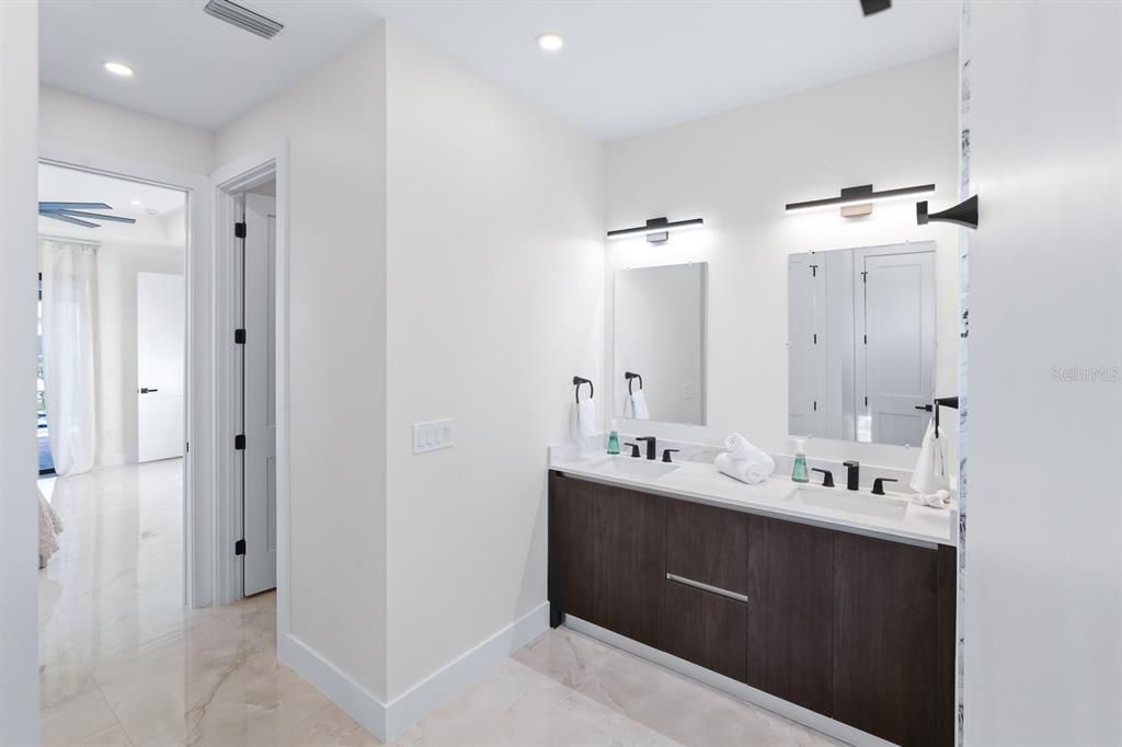 En Venta: $979,000 (3 camas, 3 baños, 2014 Pies cuadrados)