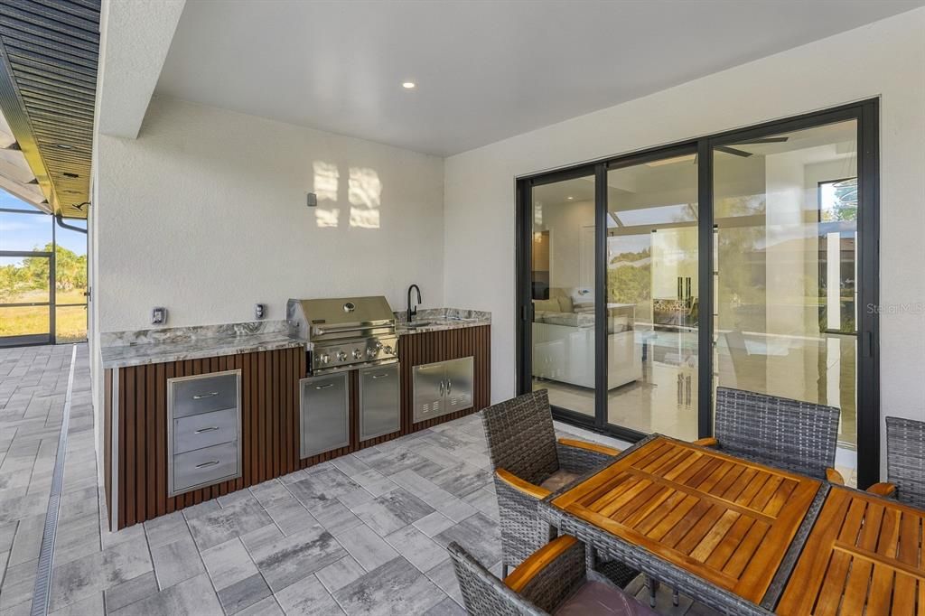 En Venta: $979,000 (3 camas, 3 baños, 2014 Pies cuadrados)