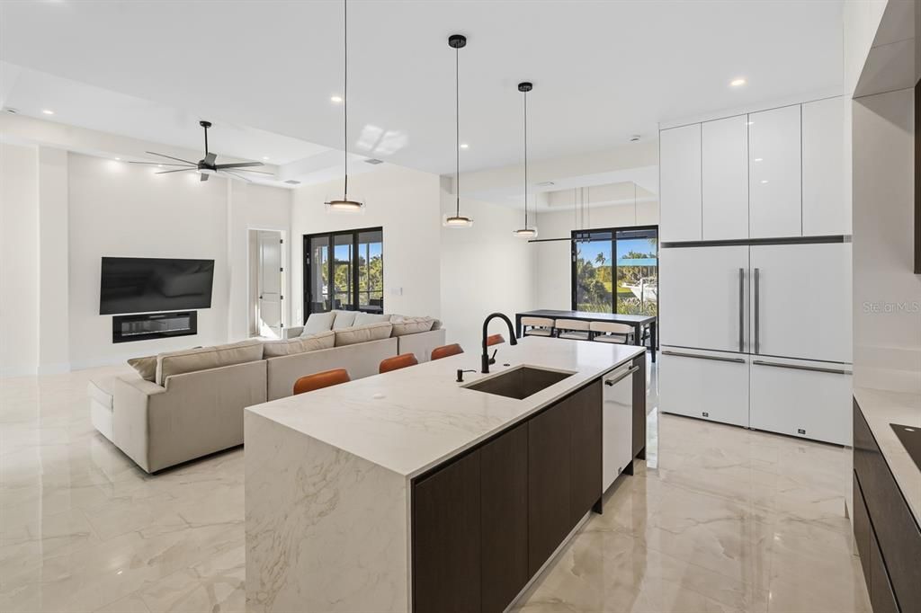 En Venta: $979,000 (3 camas, 3 baños, 2014 Pies cuadrados)