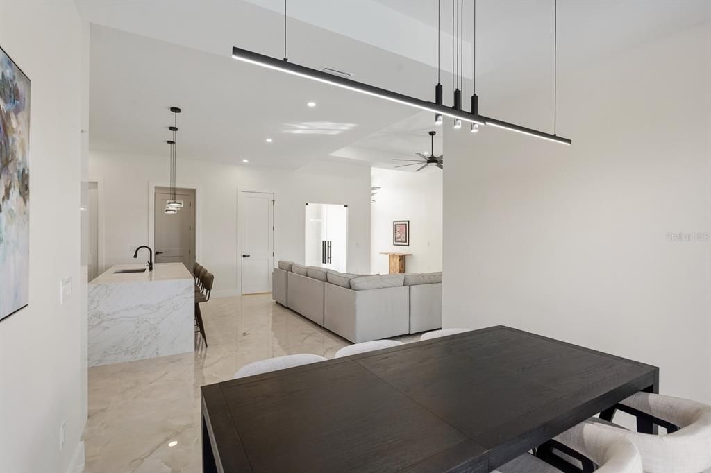En Venta: $979,000 (3 camas, 3 baños, 2014 Pies cuadrados)