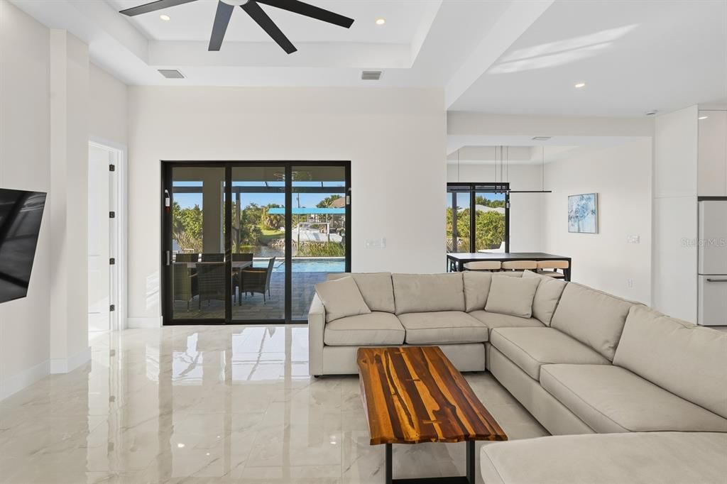 En Venta: $979,000 (3 camas, 3 baños, 2014 Pies cuadrados)