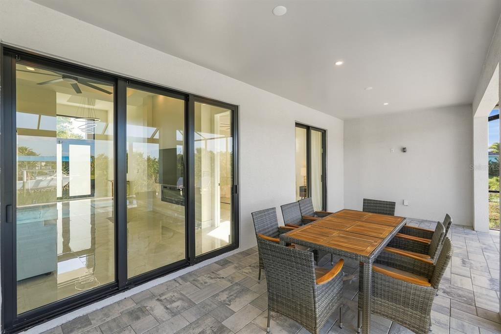 En Venta: $979,000 (3 camas, 3 baños, 2014 Pies cuadrados)