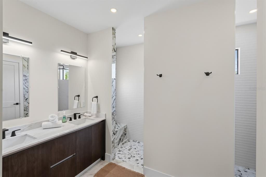 En Venta: $979,000 (3 camas, 3 baños, 2014 Pies cuadrados)