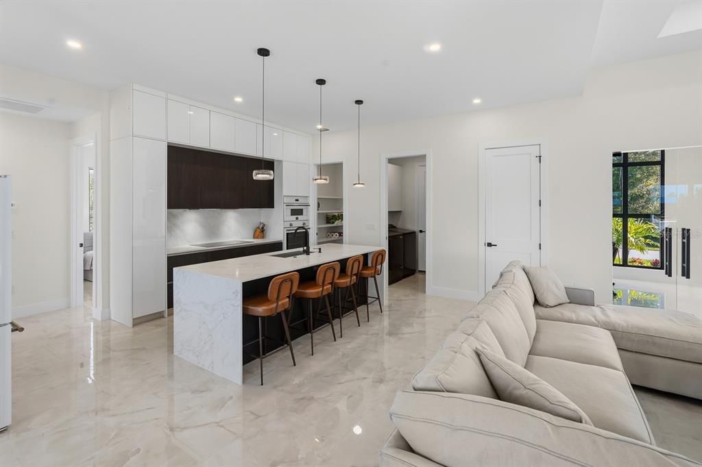 En Venta: $979,000 (3 camas, 3 baños, 2014 Pies cuadrados)