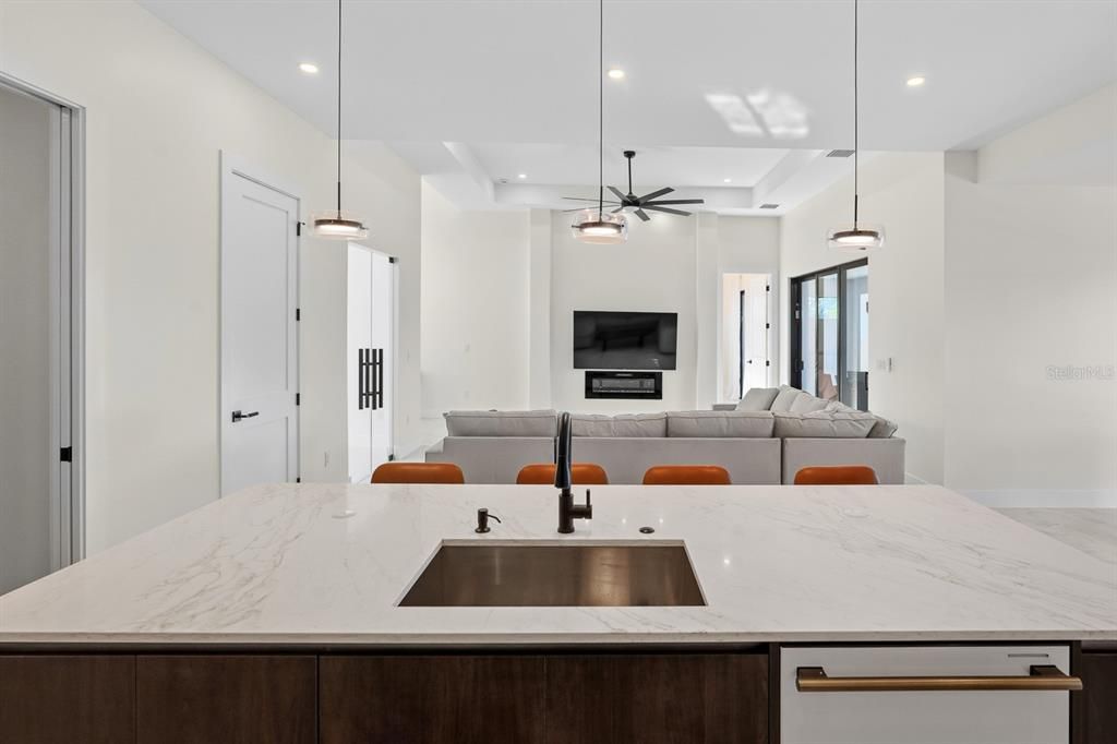 En Venta: $979,000 (3 camas, 3 baños, 2014 Pies cuadrados)