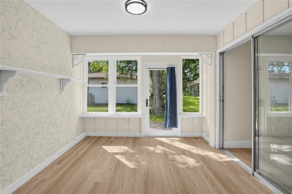 На продажу: $225,000 (2 спален, 2 ванн, 1366 Квадратных фут)